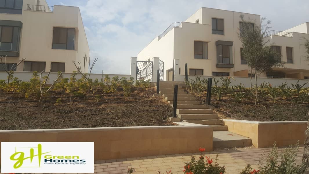 Townhouse 258m at prime location for sale in Villette 7