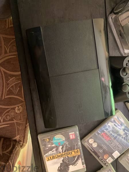 playsstation 3 superslim 500 gp with 3 controllers and 5 cd games 2