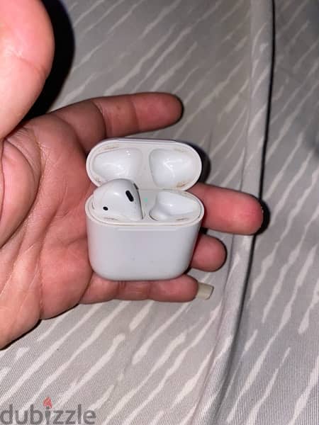 Apple AirPods (2nd Generation) 0