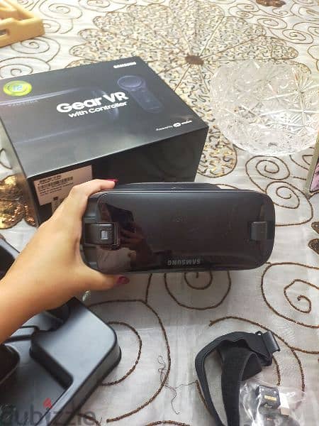 Samsung gear VR with controller 2