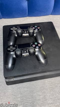 Ps4 slim 1TB 2 controller