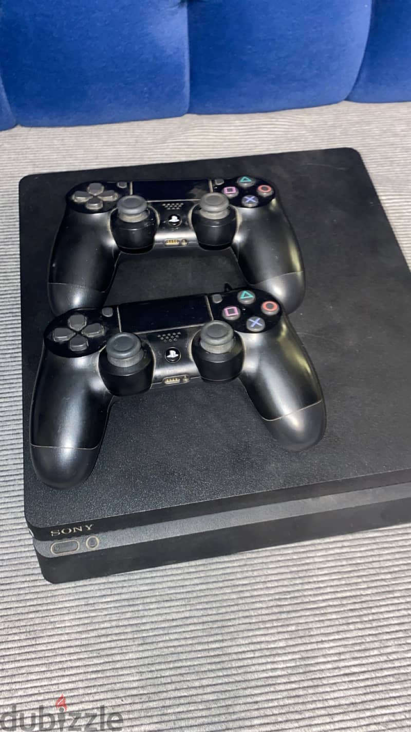 Ps4 slim 1TB 2 controller 0