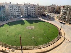 For sale by the owner, an apartment in the Fifth Settlement on Southern Teseen Street, with installments up to 7 years without interest