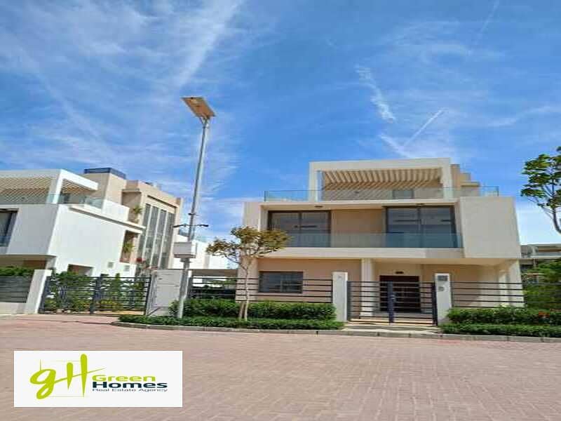 Town House Middle for sale 250m with best price in Marasem Fifth square 2