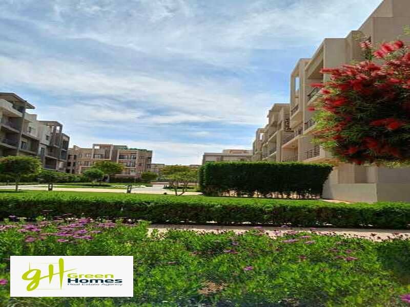 Town House Middle for sale 250m with best price in Marasem Fifth square 4