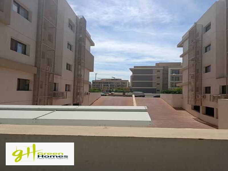 Town House Middle for sale 250m with best price in Marasem Fifth square 5