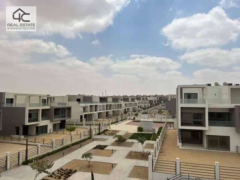 Townhouse for sale, ready to move, price including maintenance In a prime location in the heart of Cairo, with the lowest down payment and installme 11