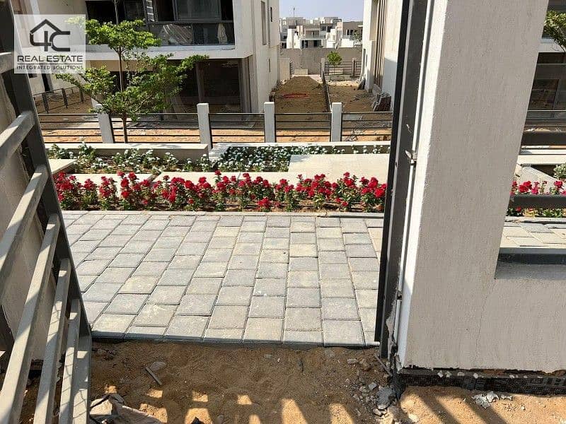 Townhouse for sale, ready to move, price including maintenance In a prime location in the heart of Cairo, with the lowest down payment and installme 13