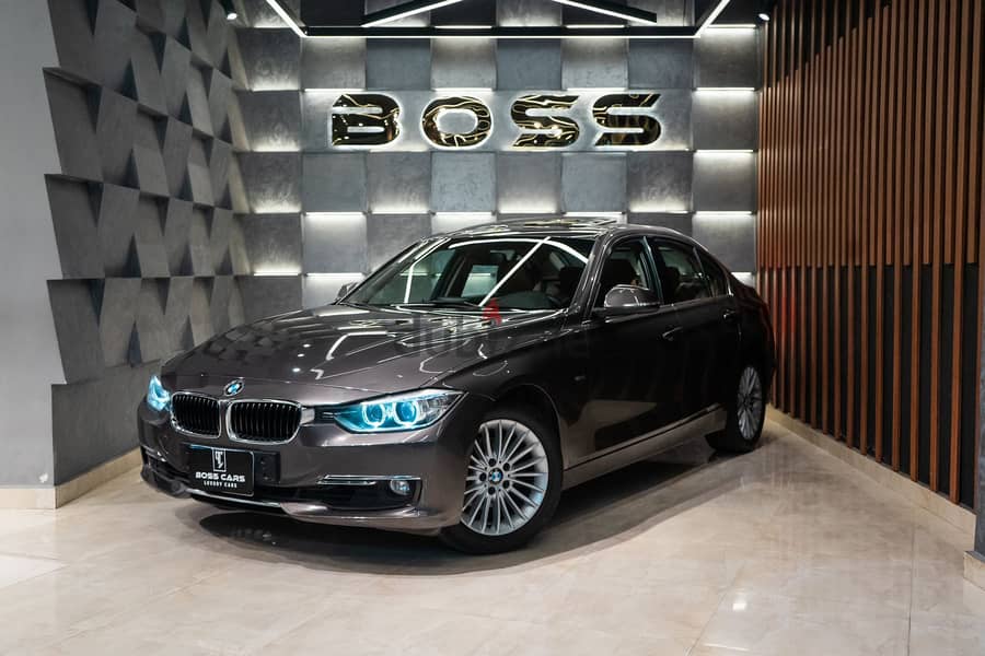 BMW LUXURY 320i Model 2015 1