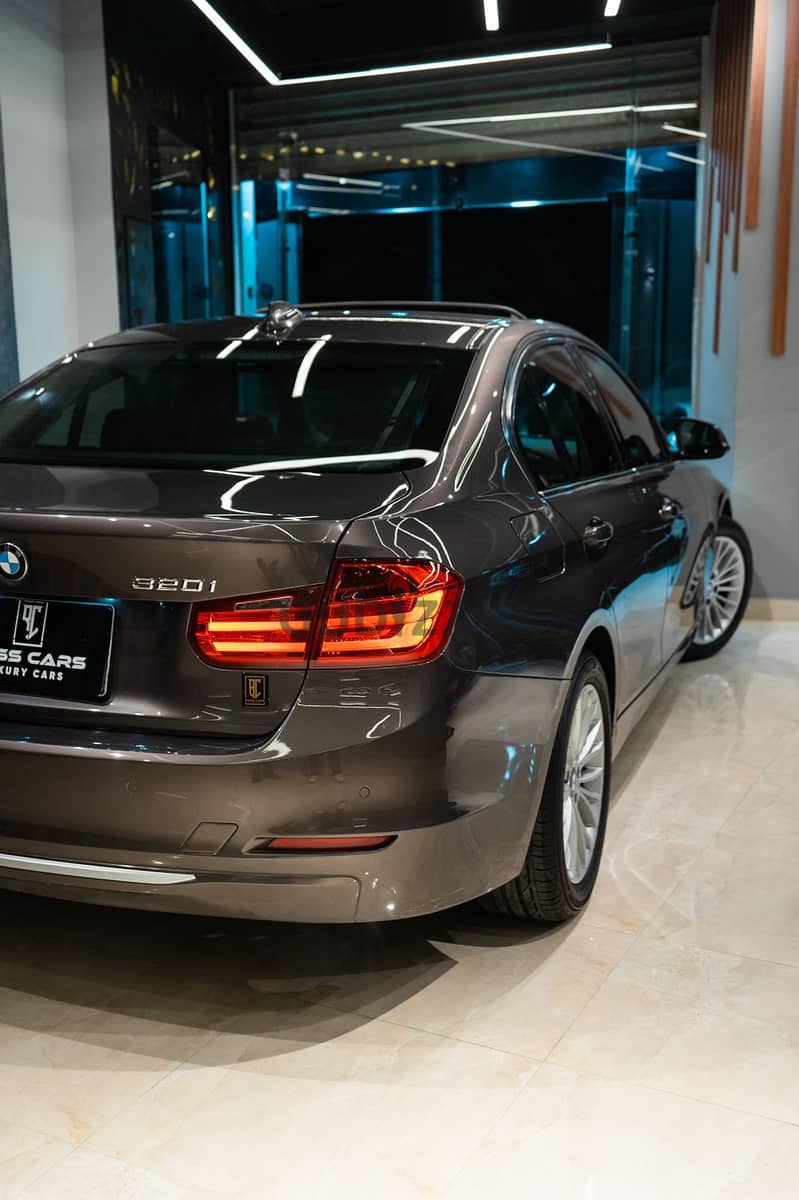 BMW LUXURY 320i Model 2015 3