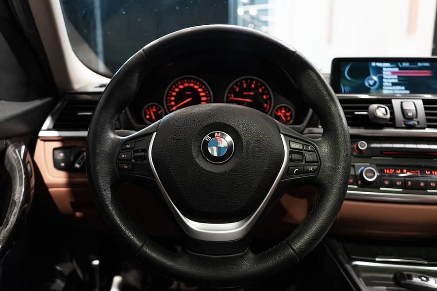 BMW LUXURY 320i Model 2015 7