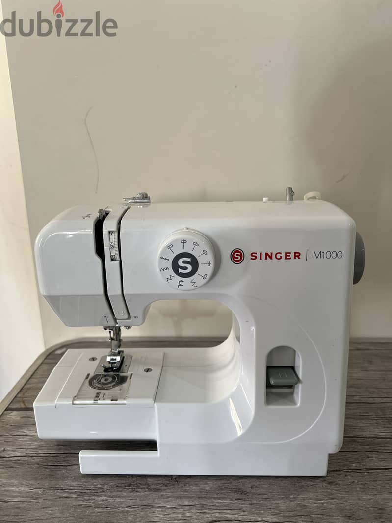 Amazing Condition Singer Mending M1000 Sewing Machine (Canadian Make) 1