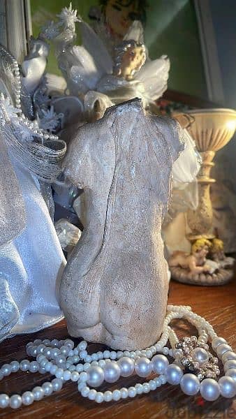 Aphrodite hand sculpture Ancient Greek style signature 3