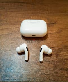 Apple Airpods برو شحن لاسلكي- بالعلبة كالجديدة تماما استعمال قليل جدا