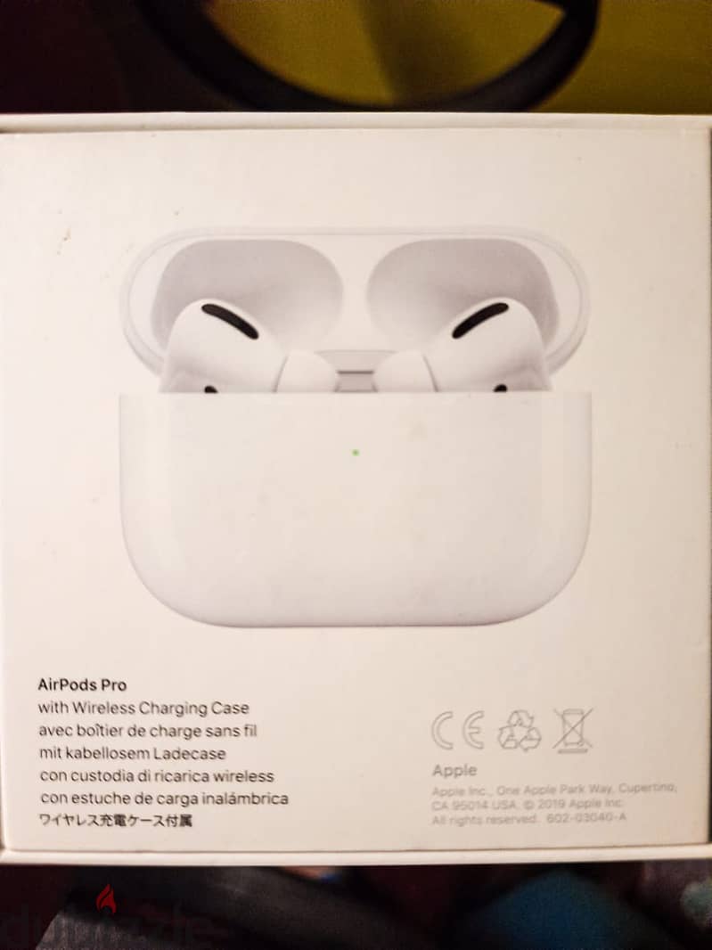 Apple Airpods برو شحن لاسلكي- بالعلبة كالجديدة تماما استعمال قليل جدا 1