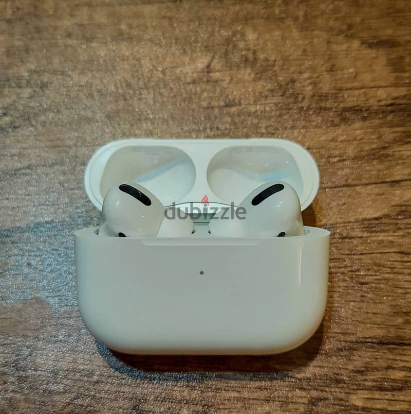 Apple Airpods برو شحن لاسلكي- بالعلبة كالجديدة تماما استعمال قليل جدا 2