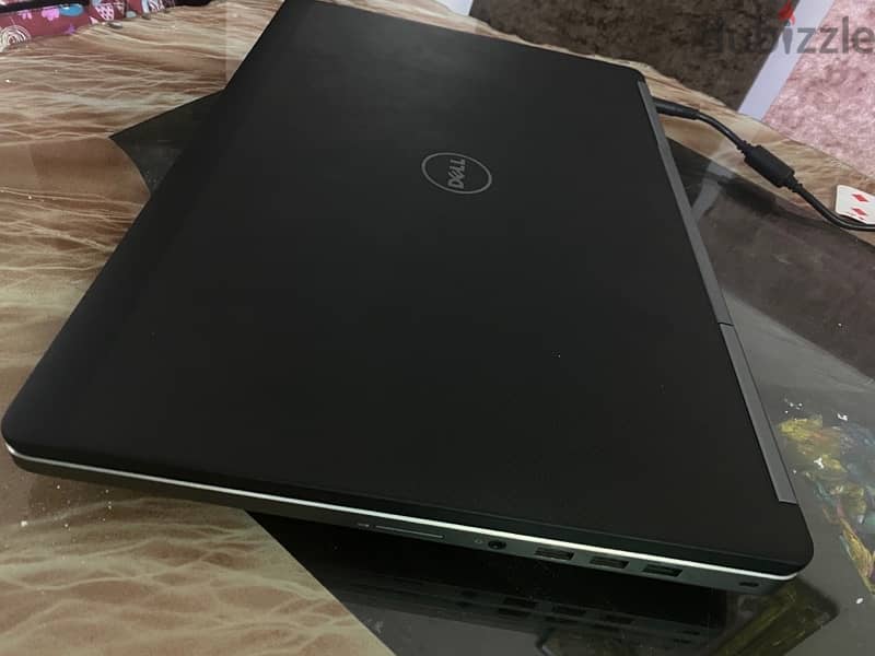 لاب dell precision 7720استيراد امكانيات جبارة فيه ٢كارت شاشه 5