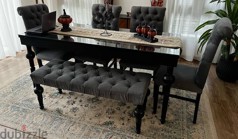 dinning table with dinning chairs and banquette- bedroom 0