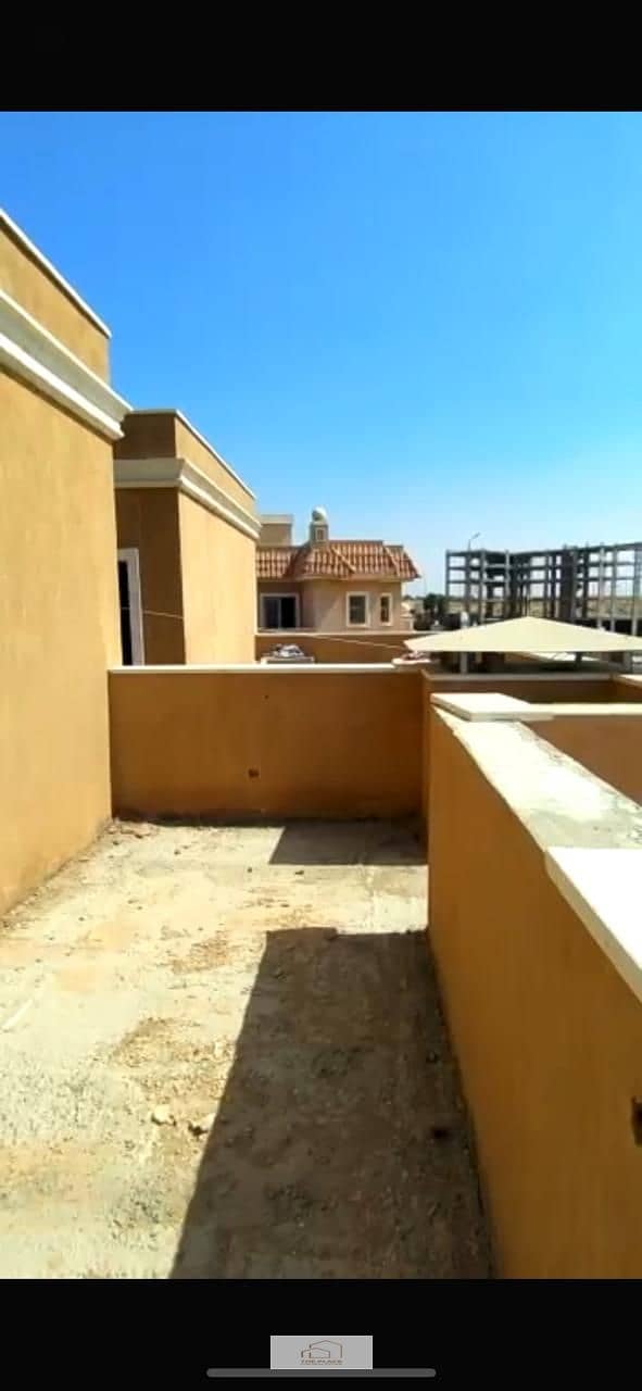 Semi-finished townhouse for sale in Cleopatra Palace Compound in front of Madinaty 8