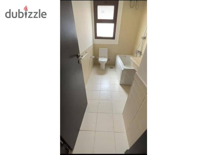 Town house for sale in Mivida Kitchen + ACs 158m . 10