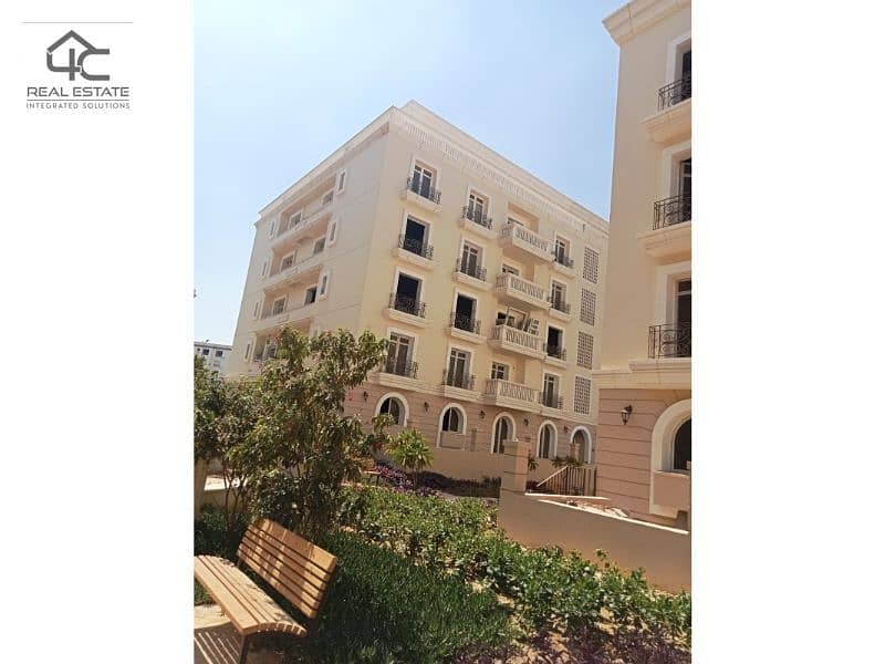 for sale i villa ready to move  230 m with garden 60  m in prime location  3 bedrooms  in mountain view Hyde park new cairo                          . 6