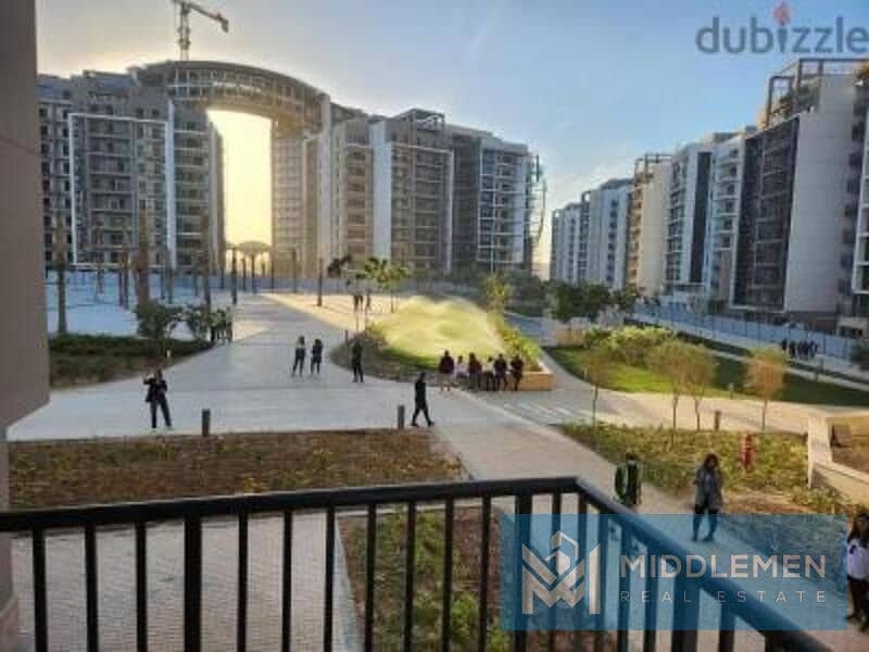 شقة 106 متر بعر لقطة تشطيب كامل بالتكيفات والمطبخ وتقسيط حتي 2031  زيد ايست التجمع الخامس zed east 6