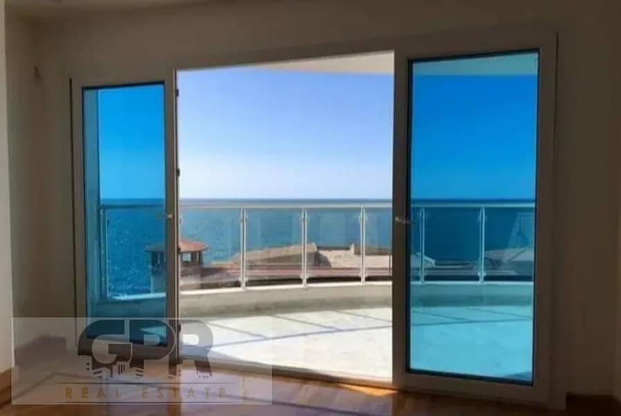 فيلا على البحر متشطبة للبيع فى مزارين العلمين الساحل الشمالي Villa on sea for sale in Mazarine , El Alamein , North Coast 4