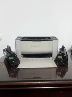 طابعة سامسونج M2020W  Samsung Printer محتاجة اصلاح+ ٢ حبارة جديدة