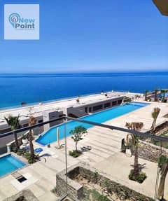 3-room chalet directly on the sea, fully finished, ultra super deluxe, for sale in the most luxurious resorts of Ain Sokhna, Il Monte Galala Resort