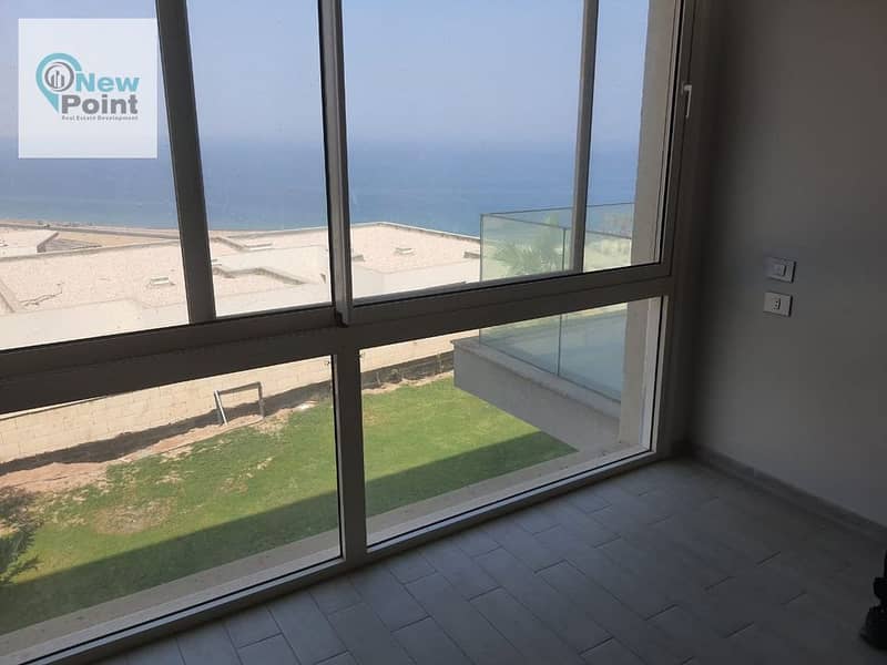 3-room chalet directly on the sea, fully finished, ultra super deluxe, for sale in the most luxurious resorts of Ain Sokhna, Il Monte Galala Resort 3