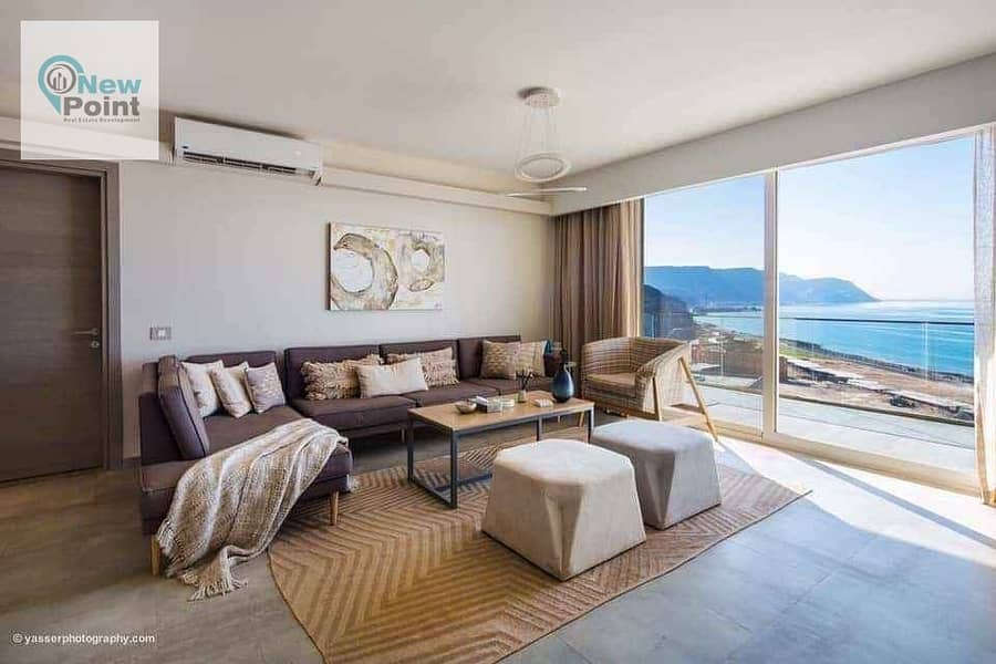 3-room chalet directly on the sea, fully finished, ultra super deluxe, for sale in the most luxurious resorts of Ain Sokhna, Il Monte Galala Resort 4