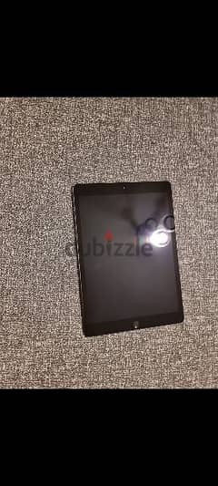 ipad 11 8gb with original charger and box