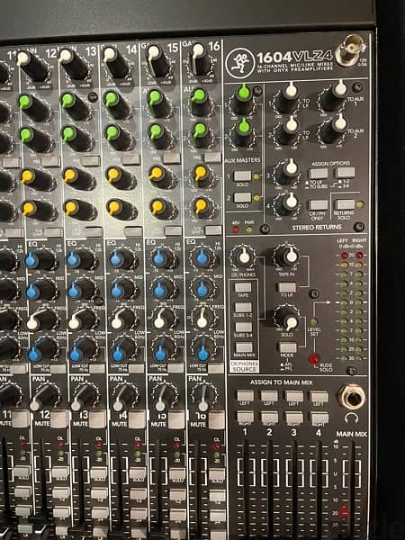 Mackie 1604VLZ4 (16 Channel Mixer with Onyx Preamps) 1