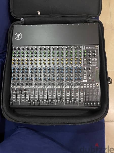 Mackie 1604VLZ4 (16 Channel Mixer with Onyx Preamps) 5