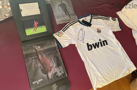 Cristiano Ronaldo CR7 Signed Real Madrid Jersey and Photograph