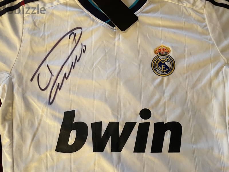 Cristiano Ronaldo CR7 Signed Real Madrid Jersey and Photograph 3