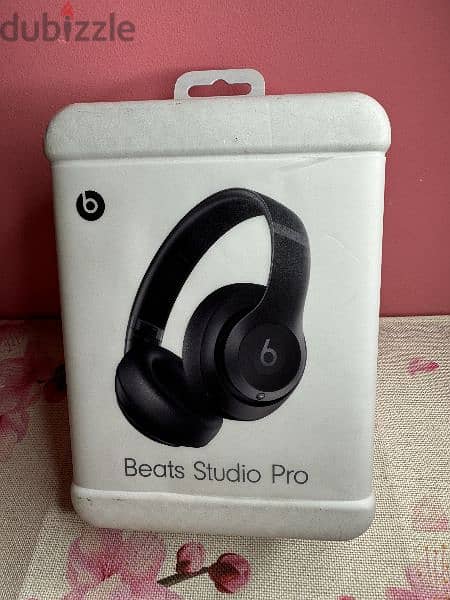 Apple beats studio pro 0