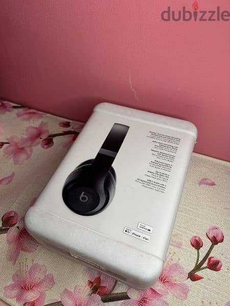 Apple beats studio pro 0