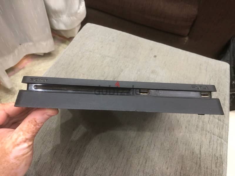 playstation 4 slim console 9