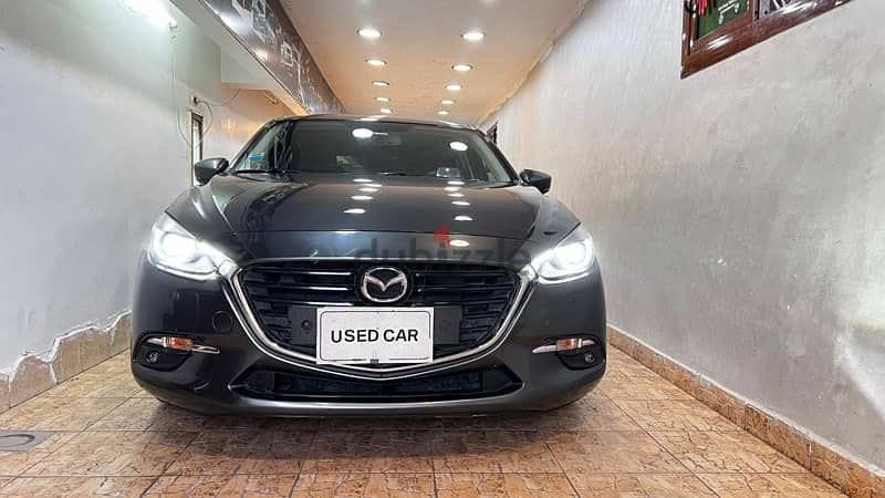 Mazda 3  face left 2017 new profile of 2018 only 32000km zero 8