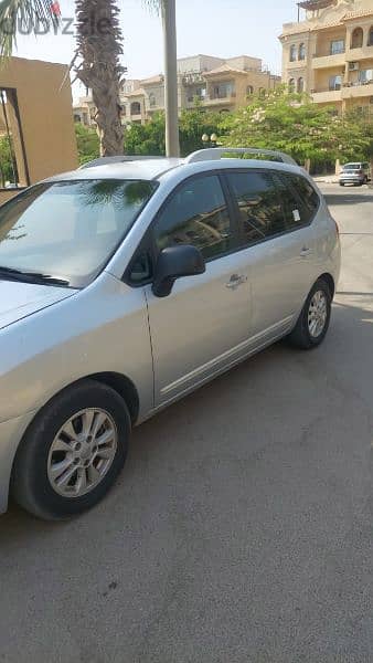 Kia Carens 2011 4