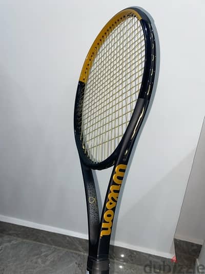 wilson tennis racket (like new)