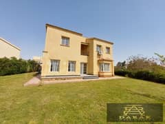 For sale: A villa in Madinaty with custom finishes, featuring 4 bedrooms, fully paid, overlooking a wide garden that extends to the golf course. Locat