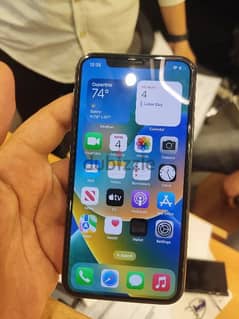 Iphone 11 pro used like new 265 GB