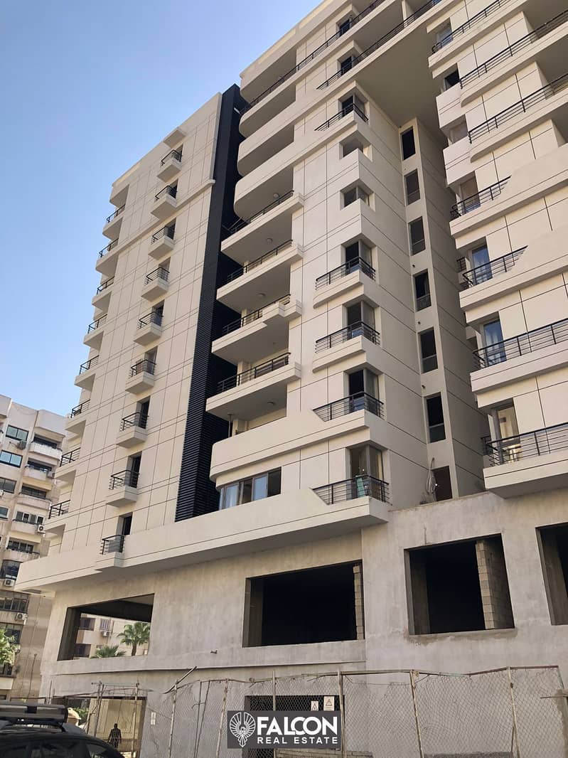 For sale, a 3-bedroom master apartment, immediate delivery, direct view of City Stars in Nasr City, in installments 1