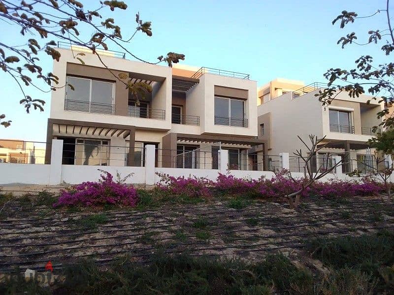 Town house middle for sale at a great price , a prime location with an area 225 m in palm hills New Cairo 2