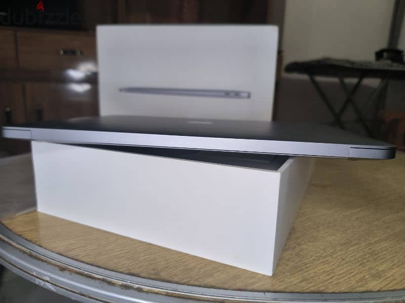 MacBook air m1 2020 bat 97% Arb/Eng with Free HUB 6