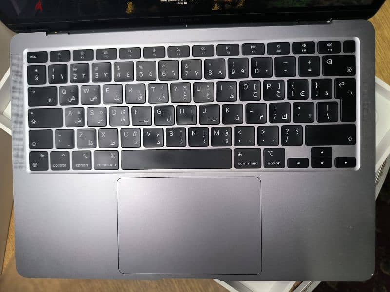 MacBook air m1 2020 bat 97% Arb/Eng with Free HUB 8