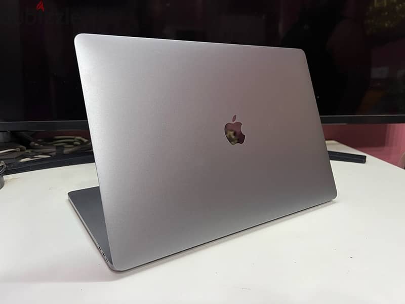 Macbook Pro 2019 15” core i7 11