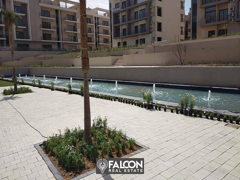 Apartment 160 meters ready for immediate delivery, fully finished, with the lowest down payment, in Al Marasem Fifth Square 4